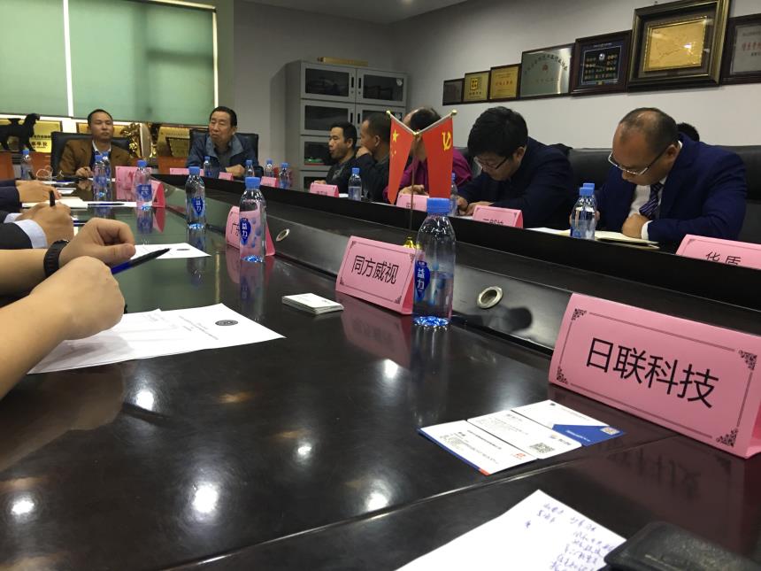 ：貁6com·尊龙科技荣获“2017年中国警用装备十大品牌”