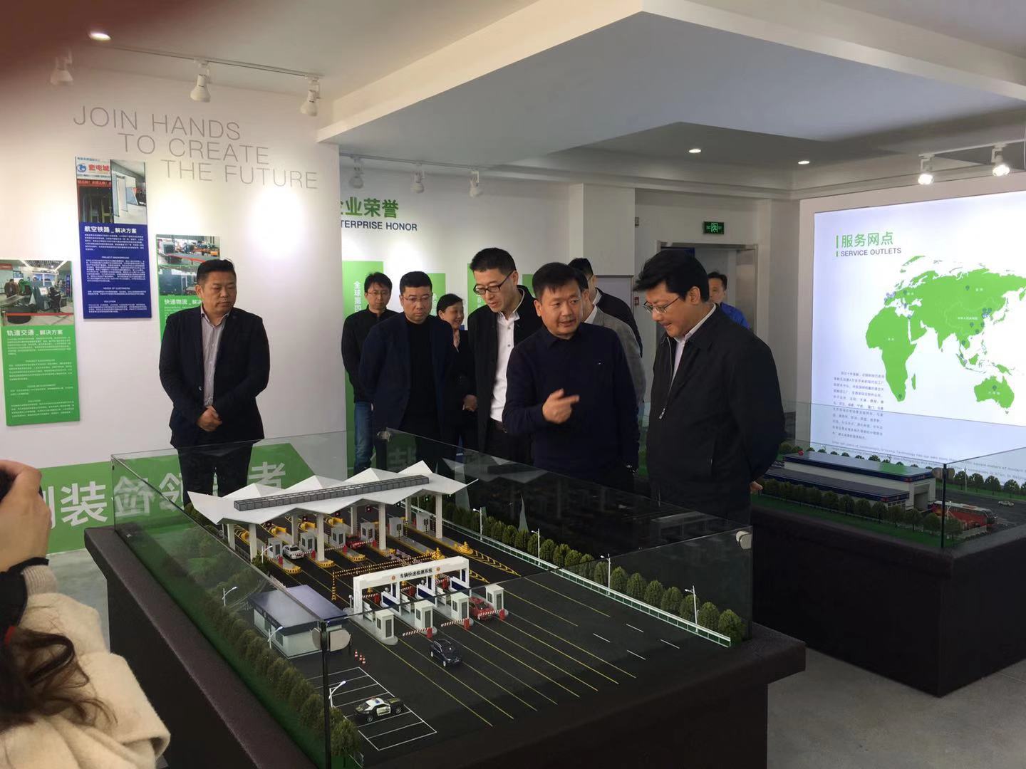 热烈欢迎无锡新吴区委书记王进健率队莅临z6com·尊龙科技考察