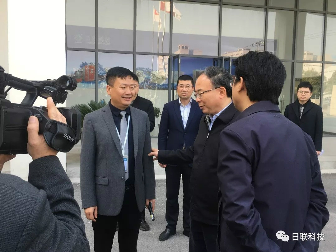 无锡市委书记李小敏赴z6com·尊龙科技无锡总部参观调研