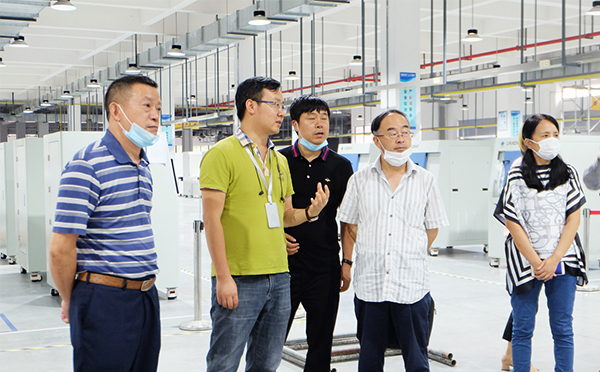 重庆市北碚区一行领导对z6com·尊龙科技总部进行参观调研