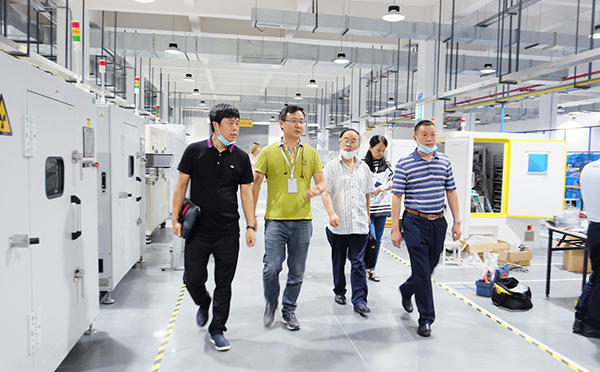 重庆市北碚区一行领导对z6com·尊龙科技总部进行参观调研